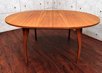 イプシロン(YPSILON)伸長式ダイニングテーブル