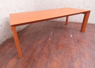 コルニーチェ(Cornice)テーブル