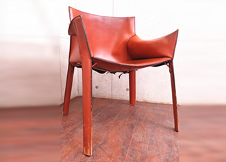 P90 アームチェア