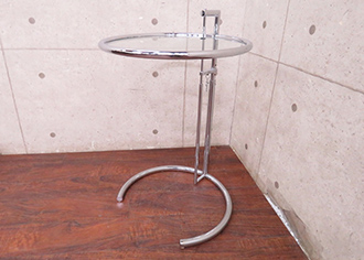 アジャスタブルテーブル（Adjustable Table）
